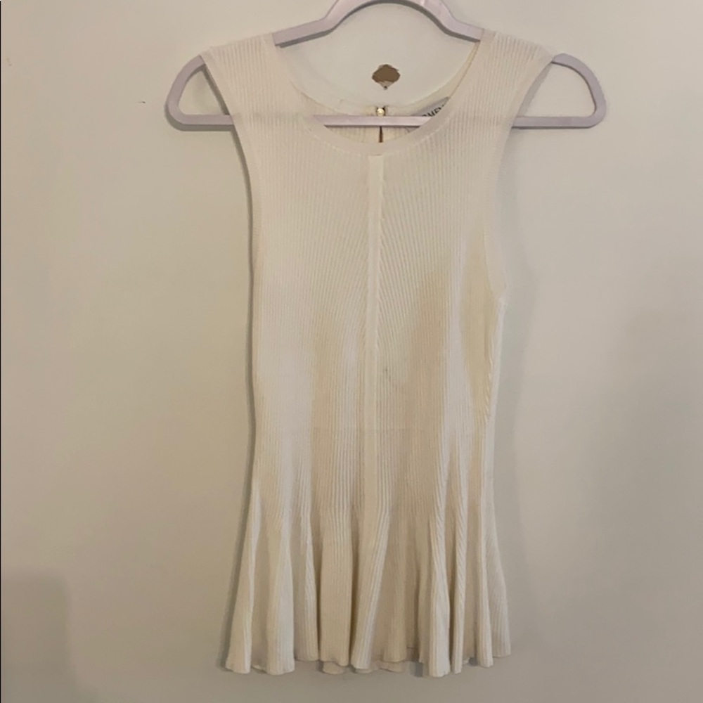 Sleeveless knit  top